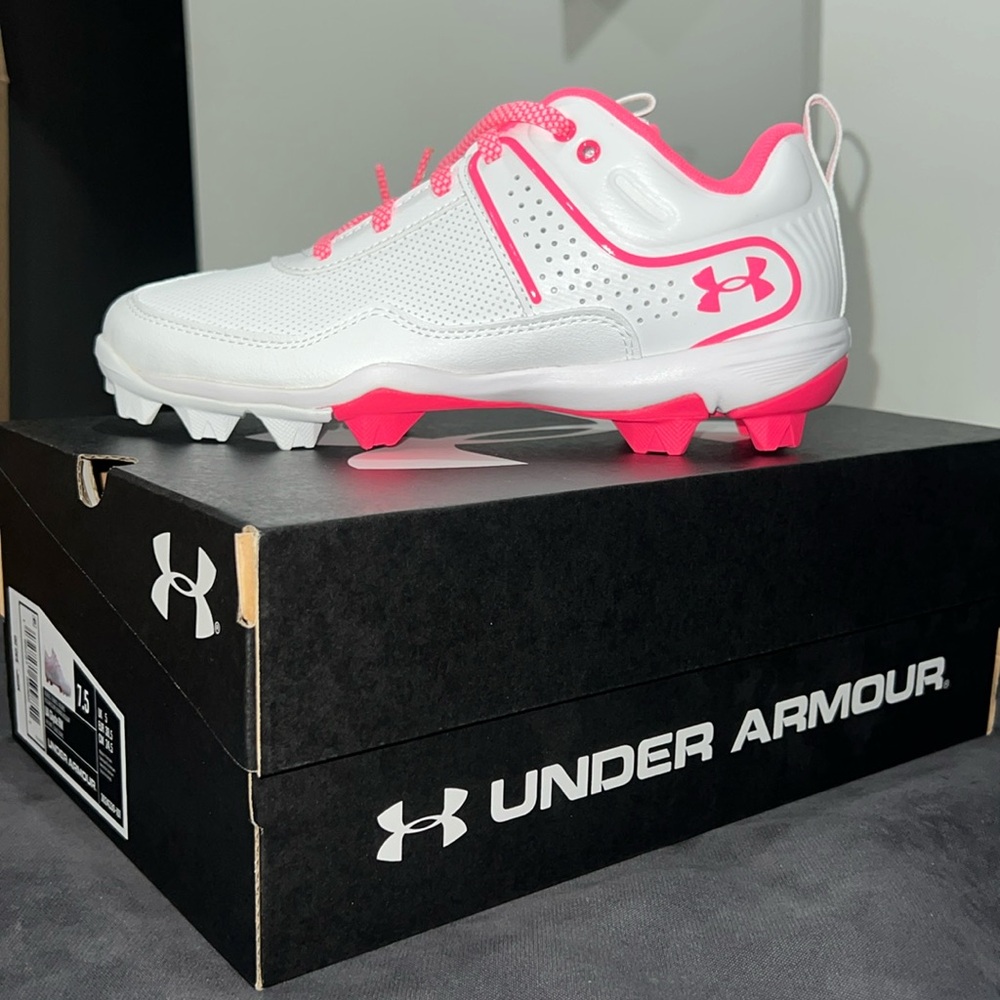 Brand New Under Armour Size 7.5 Women’s Cleats